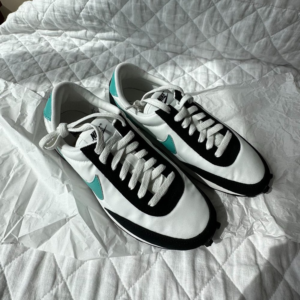 Nike Wmns Daybreak in Teal, Women's 8